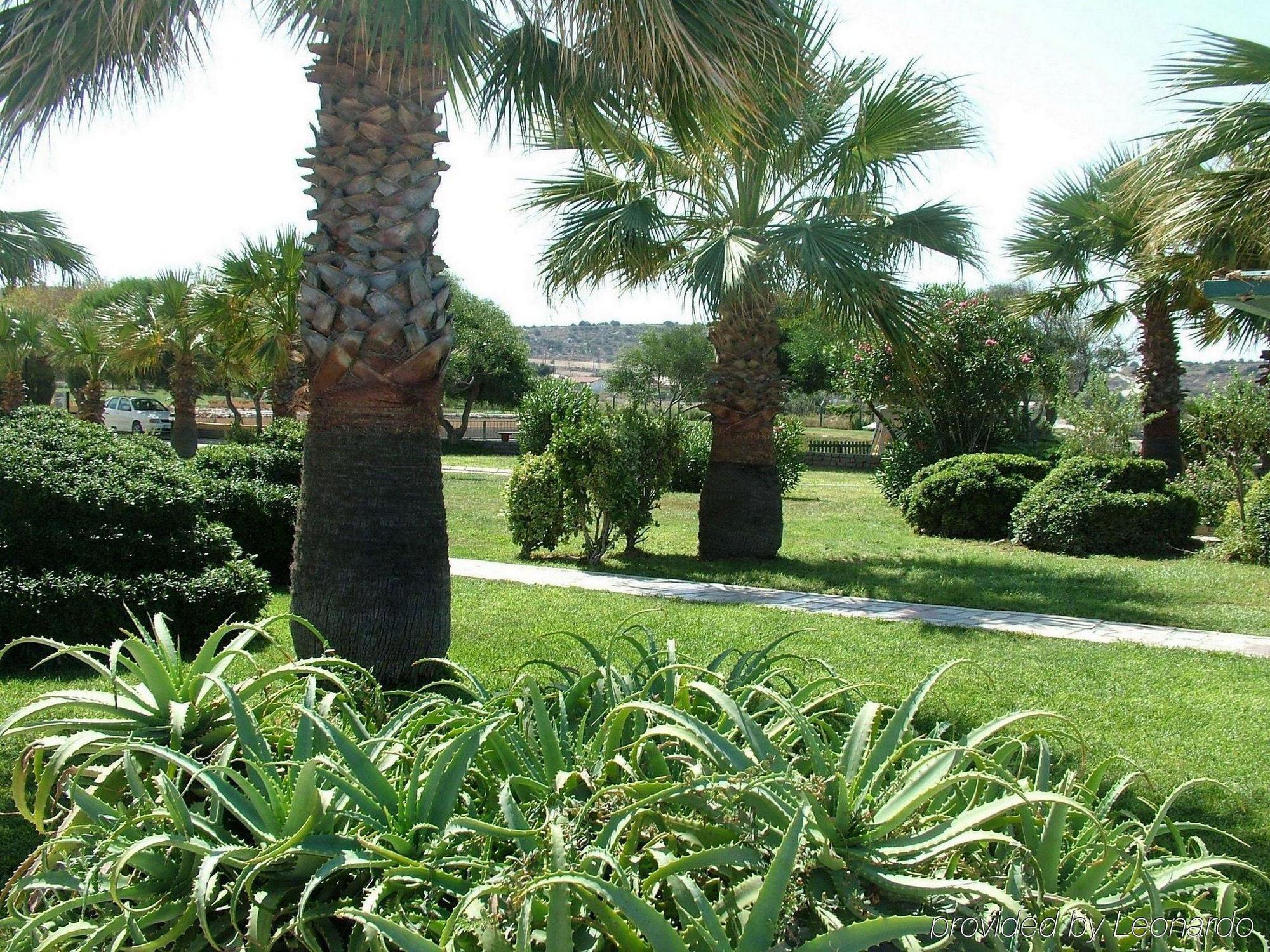 Babaylon Hotel Cesme Bagian luar foto