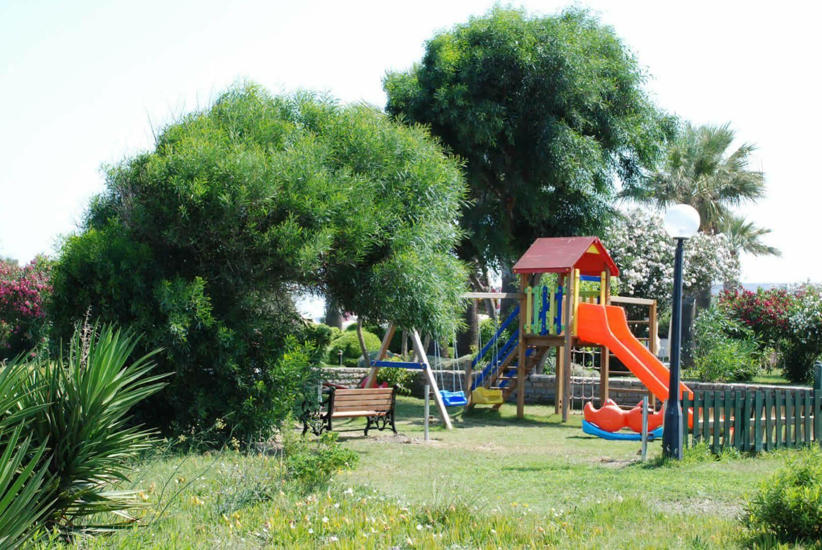 Babaylon Hotel Cesme Bagian luar foto