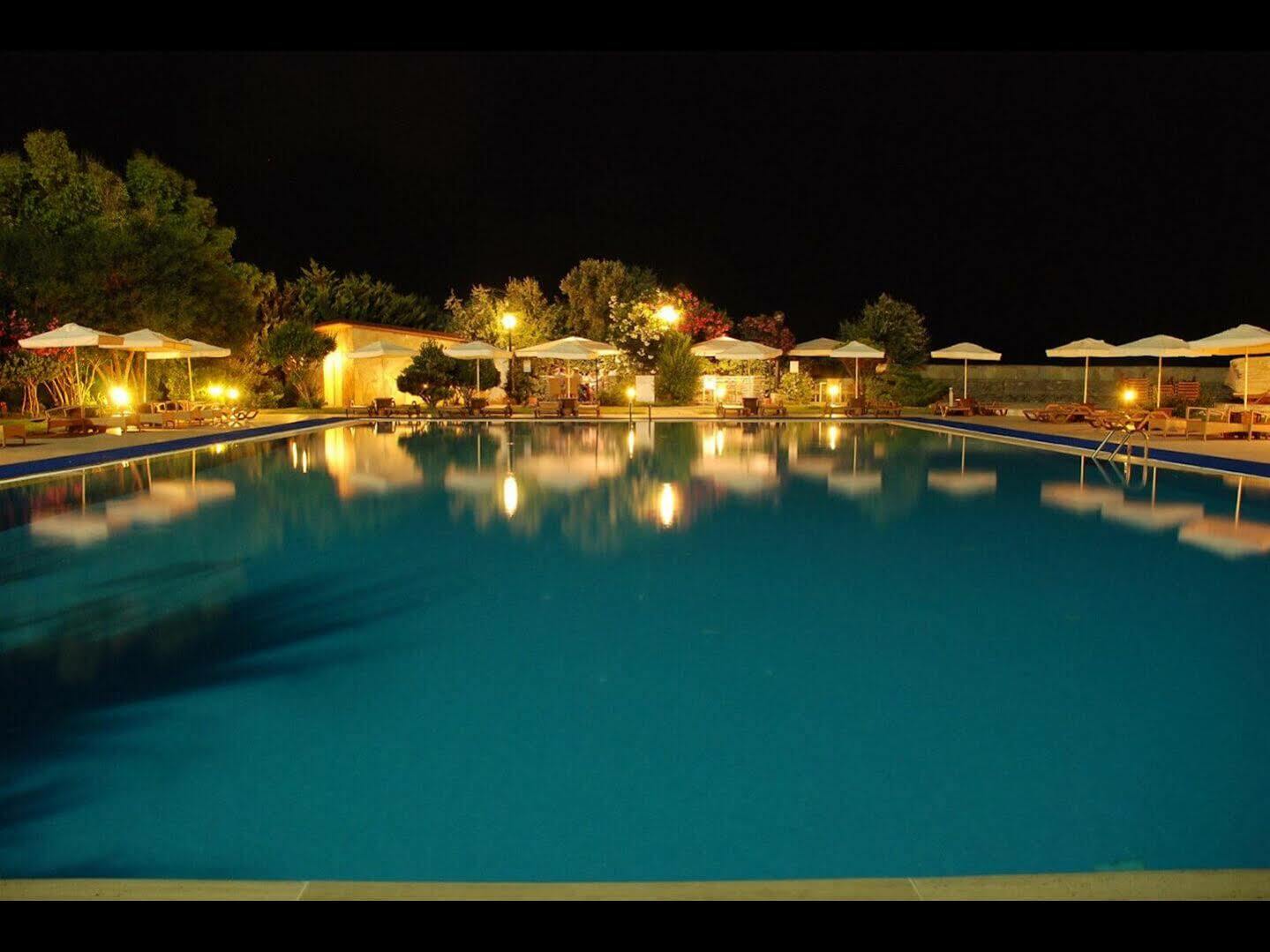 Babaylon Hotel Cesme Bagian luar foto
